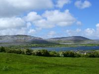 Ausblick zu den Burren Bergen bei Finvarra - Co. Galway